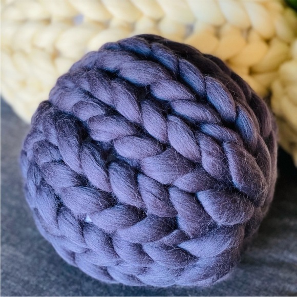 Handmade Jumbo Merino Wool Knit Accent Pillow - Picture 4 of 9